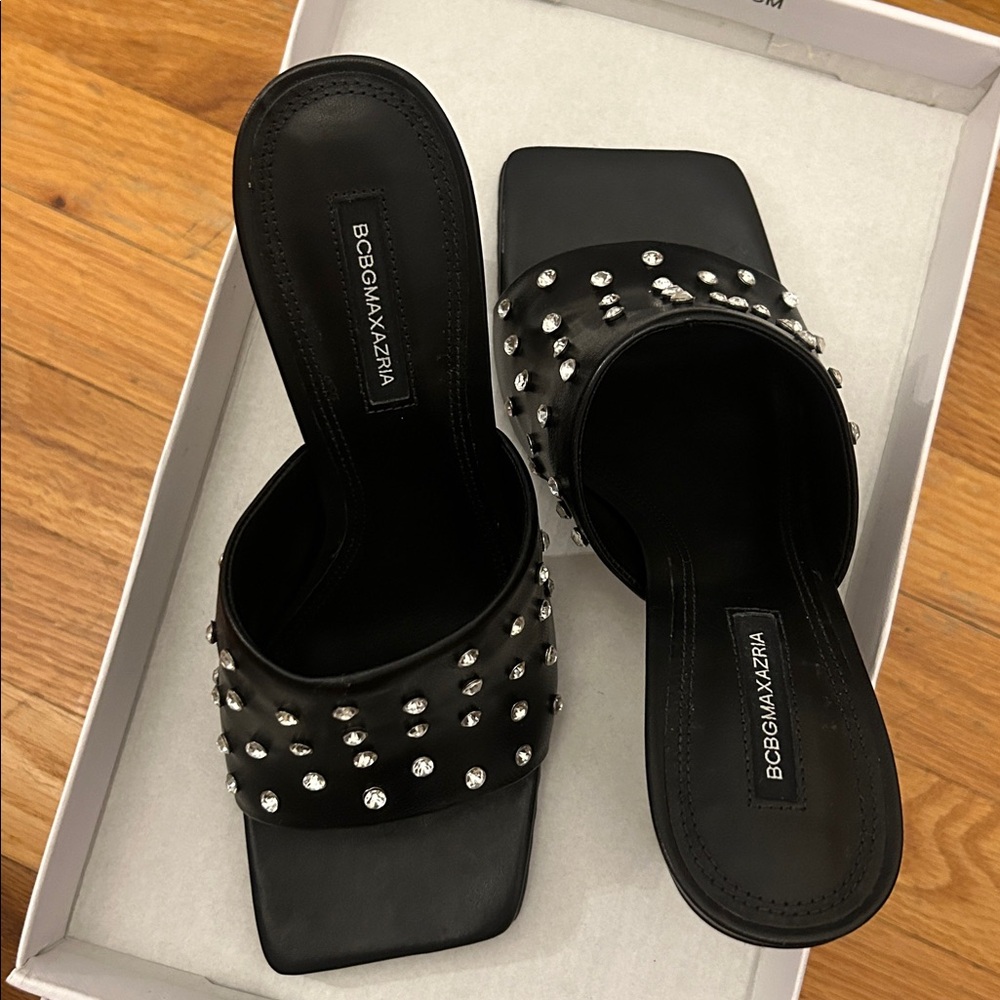 BCBGMAXAZRIA Porsha jeweled black leather slide heel sandal size 7.5 BRAND NEW